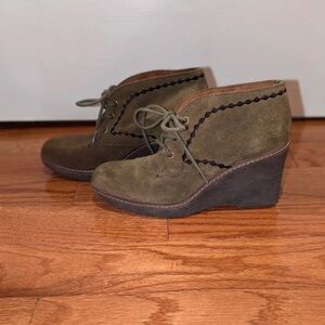 Naturalizer Olive Suede Lace-Up Wedge Ankle Boots